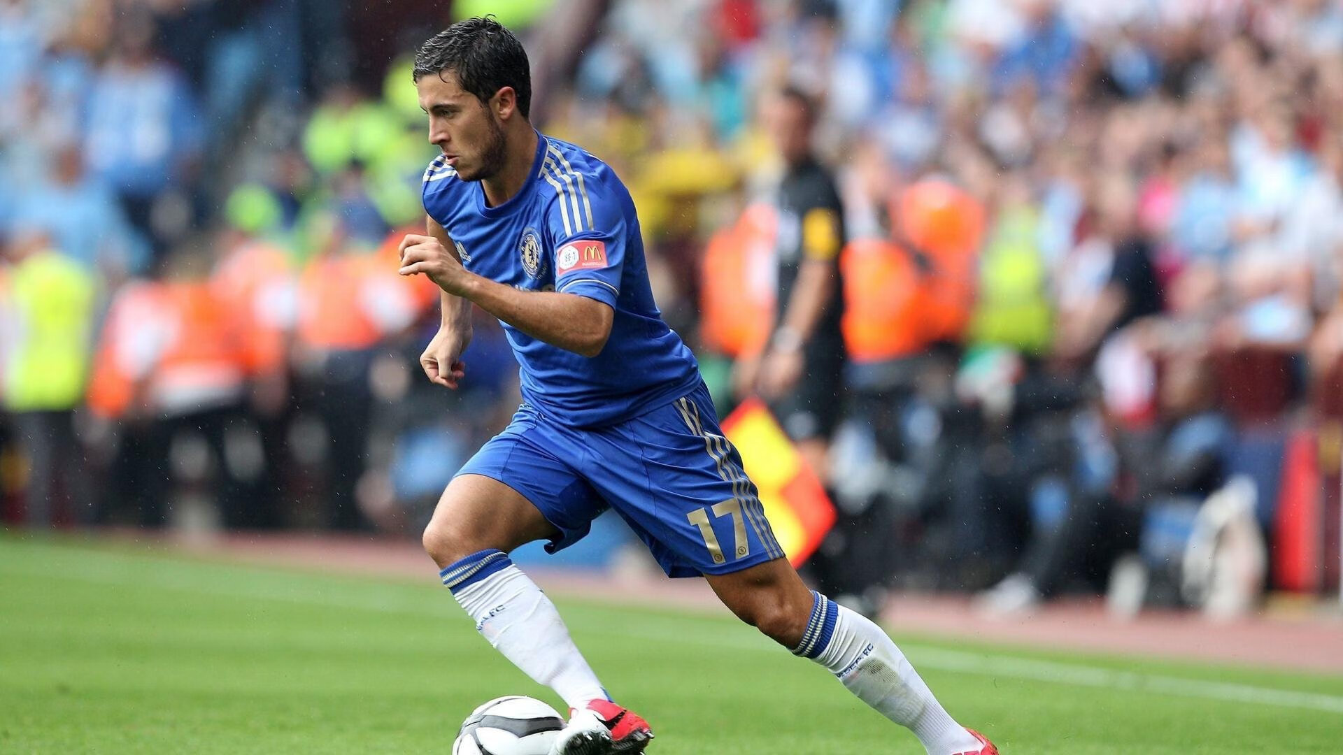 开云体育APP下载-切尔西对阵巴黎，当本泽马用节奏的利刃，切开现代足球的喧嚣